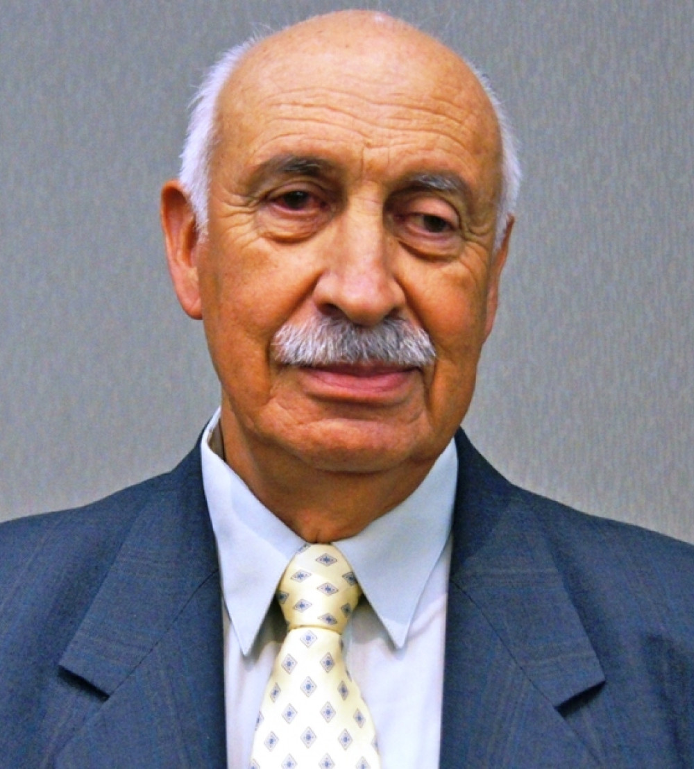 Mario Frías Infante, director de la Academia Boliviana de la Lengua