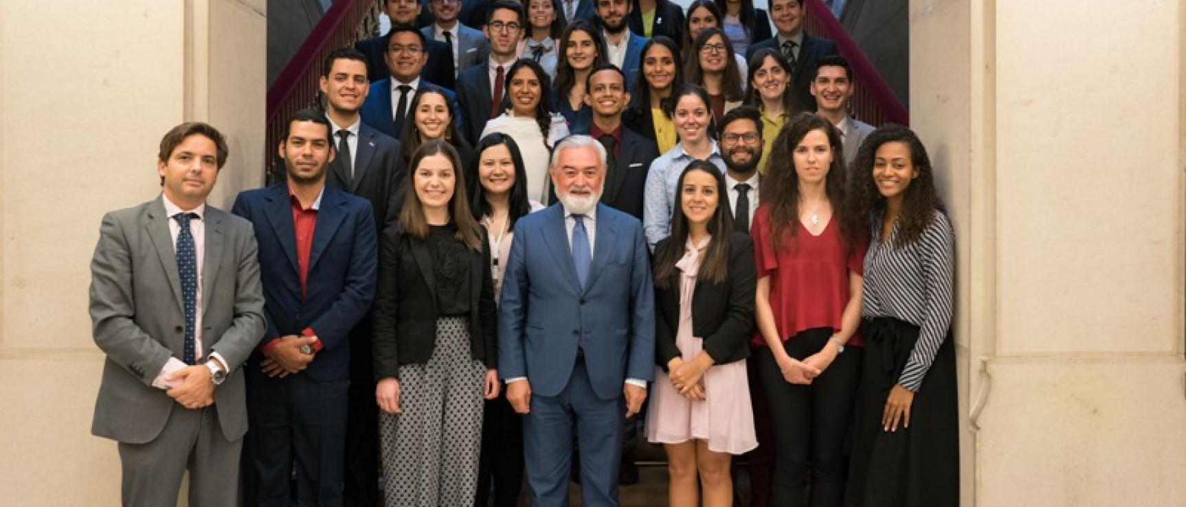 Los Jóvenes Líderes Iberoamericanos con el director de la RAE.