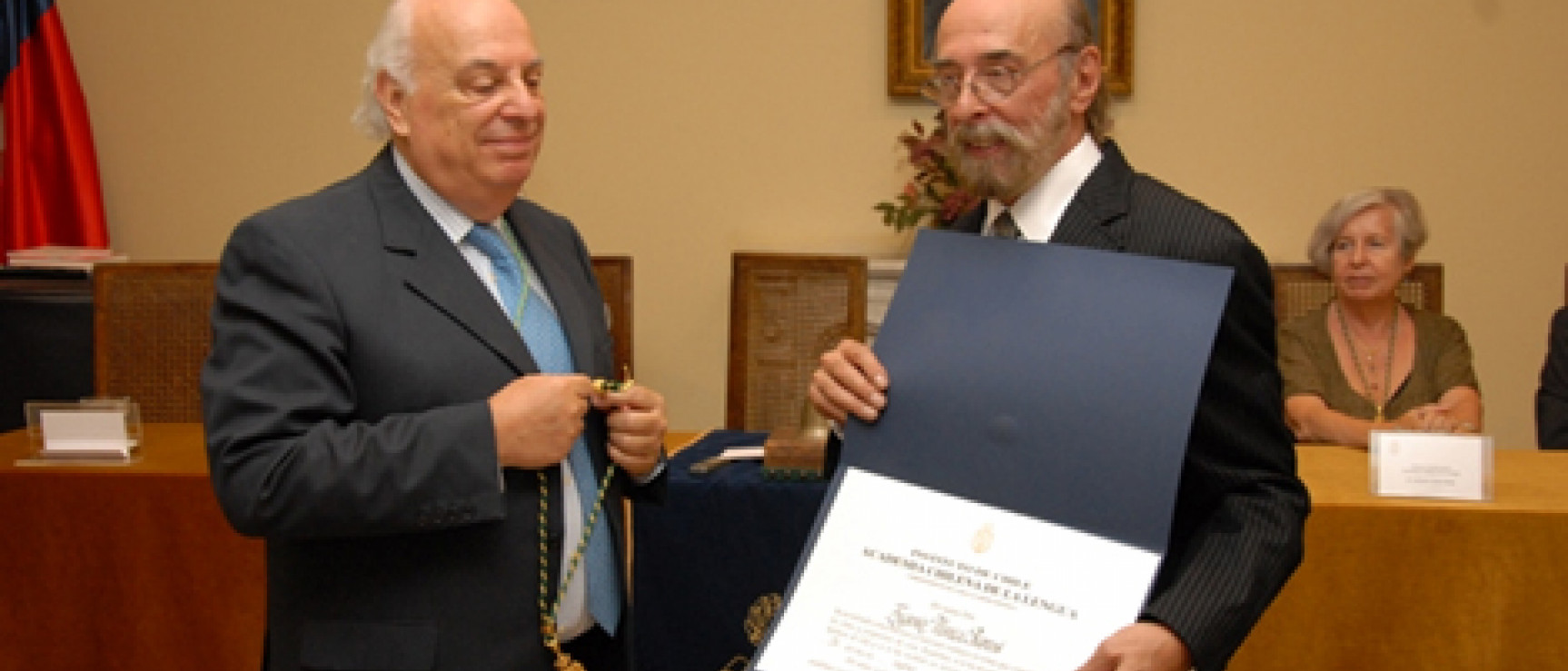 Alfredo Matus, director de la Academia Chilena de la Lengua, y Eugenio Mimica.